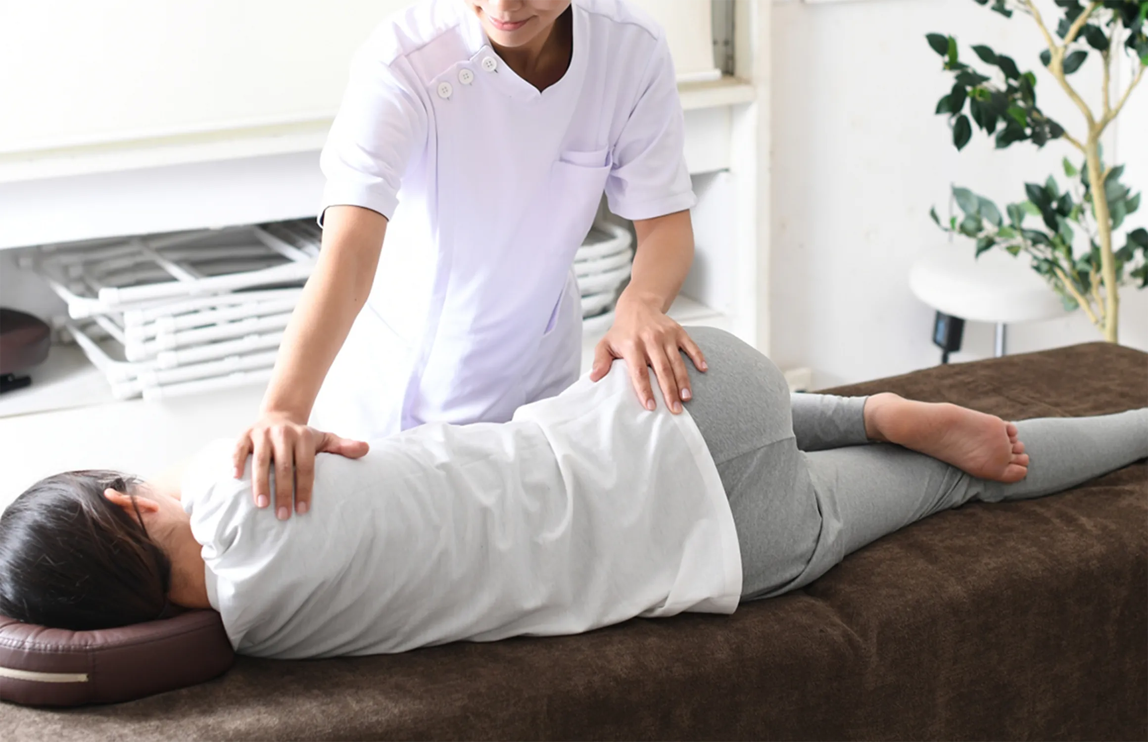 整体の施術をしている様子